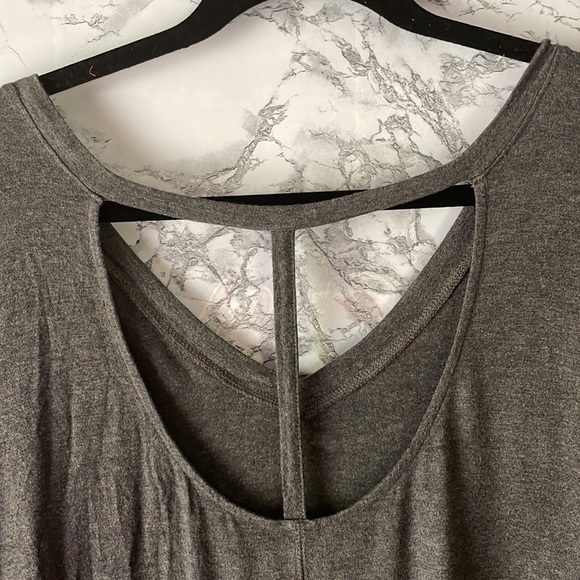 Lane Bryant size 22/24 gray tunic with flower on from and caging in the back. - Picture 7 of 7